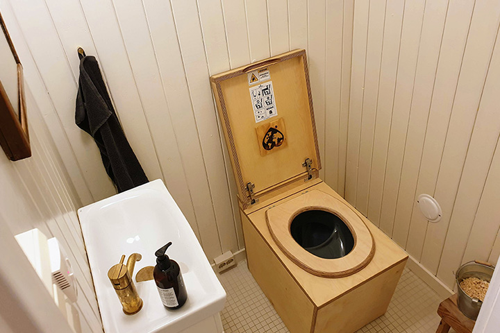 TROBOLO Luwebloem Trockentrenntoilette