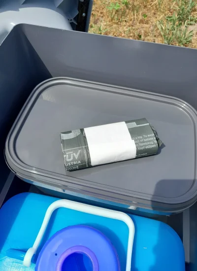 Trenntoiletten Trelino EVO S Flüssigkeitsbehälter und Feststoffbehälter