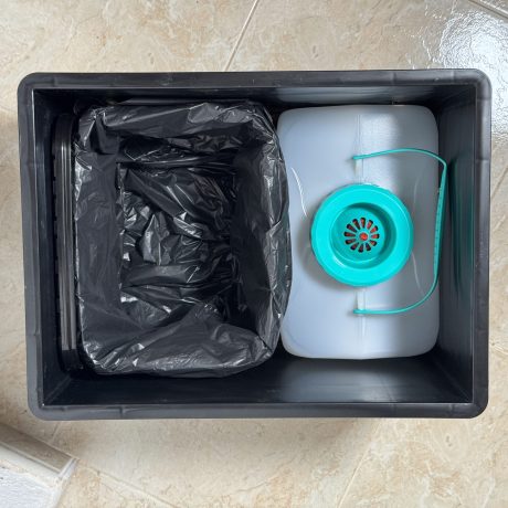 TROBOLO BilaBox mit fertigem Feststoffbehälter und Urinbehälter